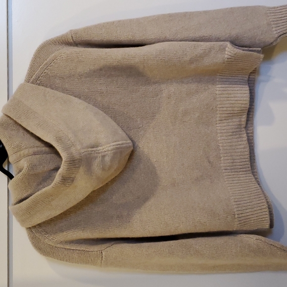 Aritzia Cashmere Sweater - Picture 7 of 9